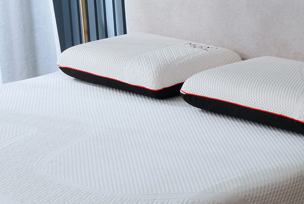 MLILY Manchester United Classic Pillow - front view